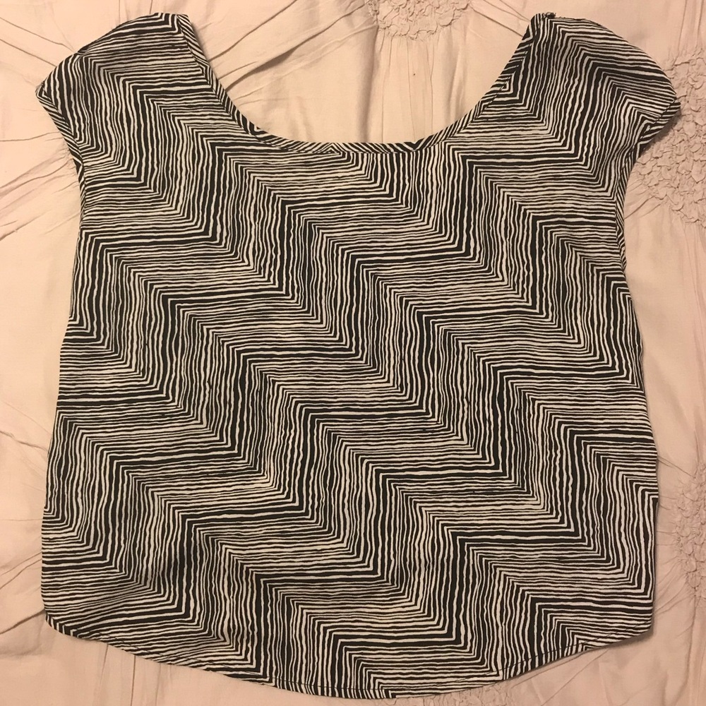 Backless/Reversible Crop Top - Picture 4 of 5